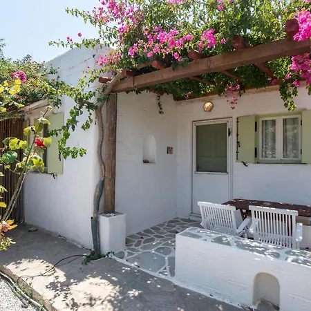 Retreats 1 Paros Isterni (Paros)