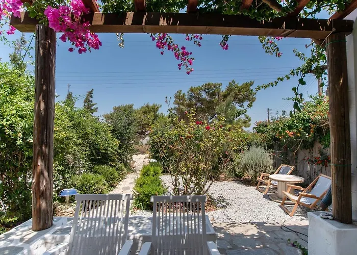 Retreats 1 Paros * Isterni (Paros)